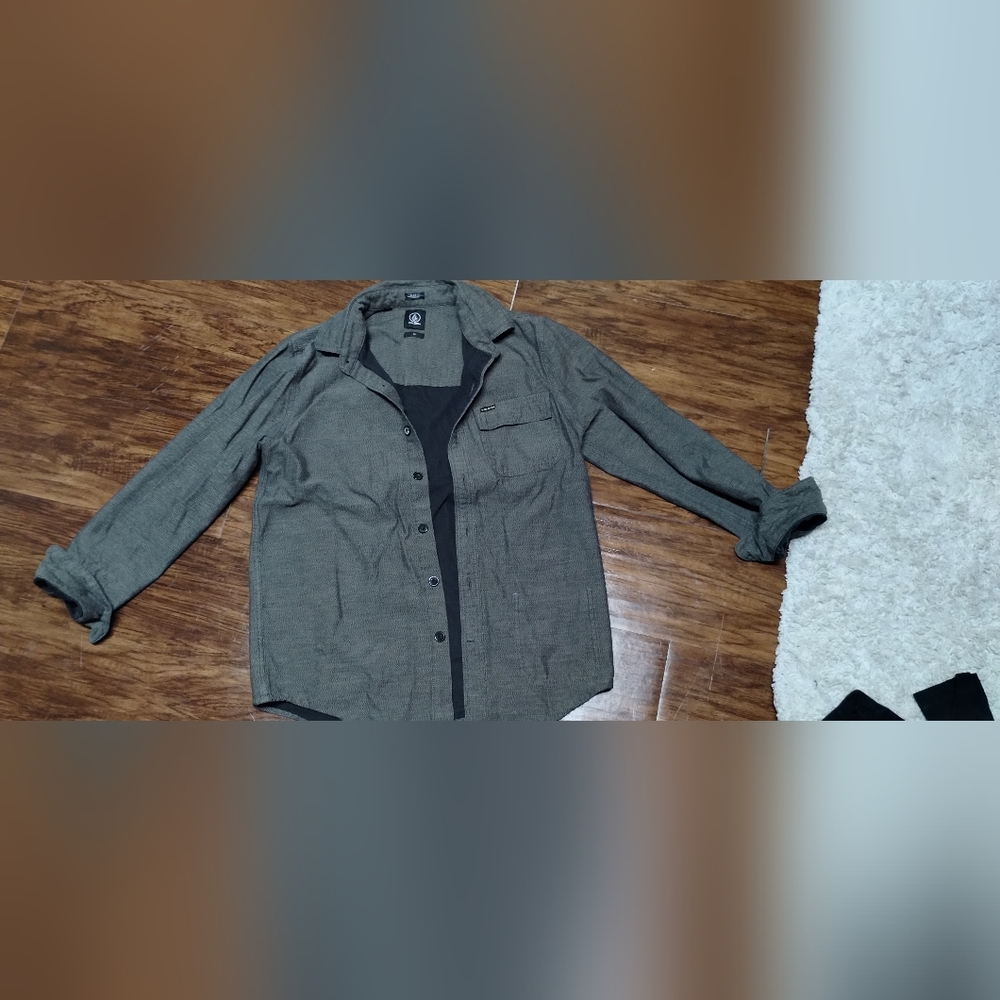 Volcom size small